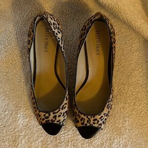 Ellen Tracy Peep Toe faux leopard print heels